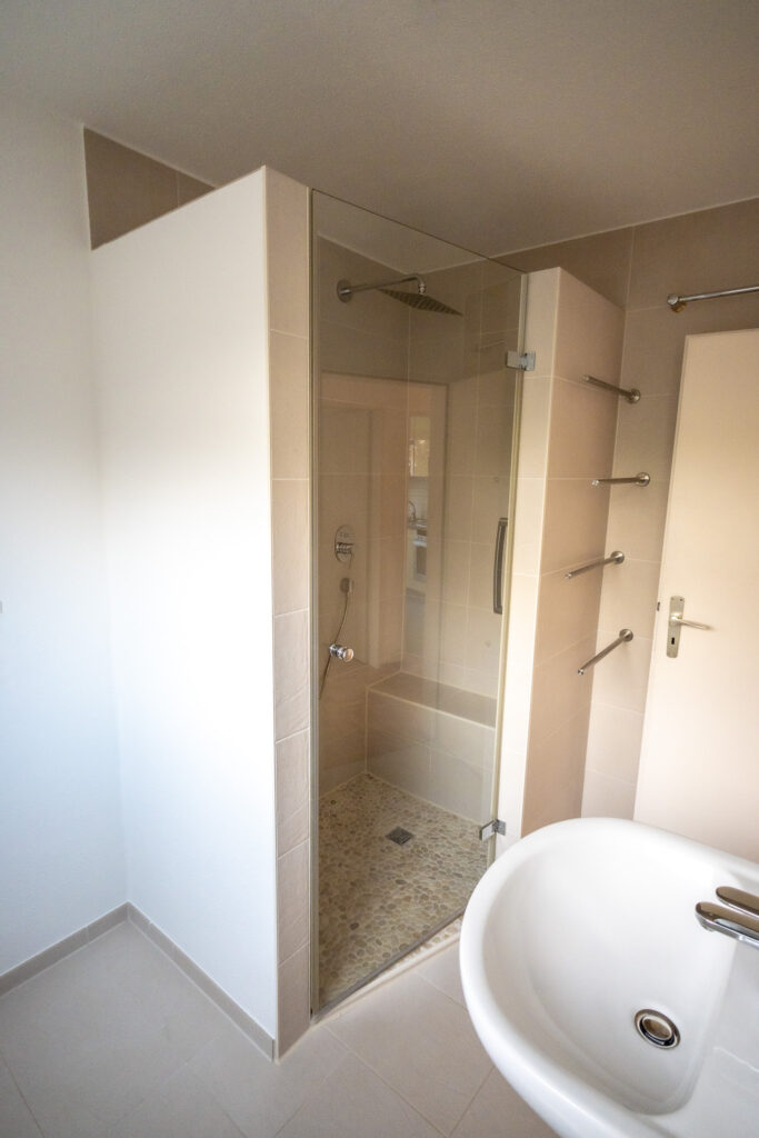 Dusche in einem Bad